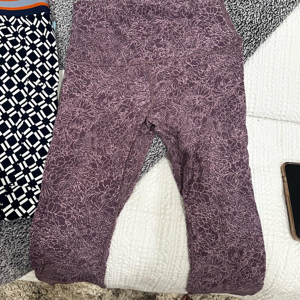 Gently used lululemon align 21 inch crop leggings.